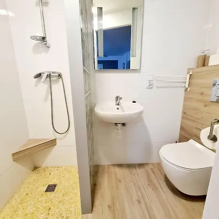 Wiosenna منزل للإقامة كولوبرزيغ